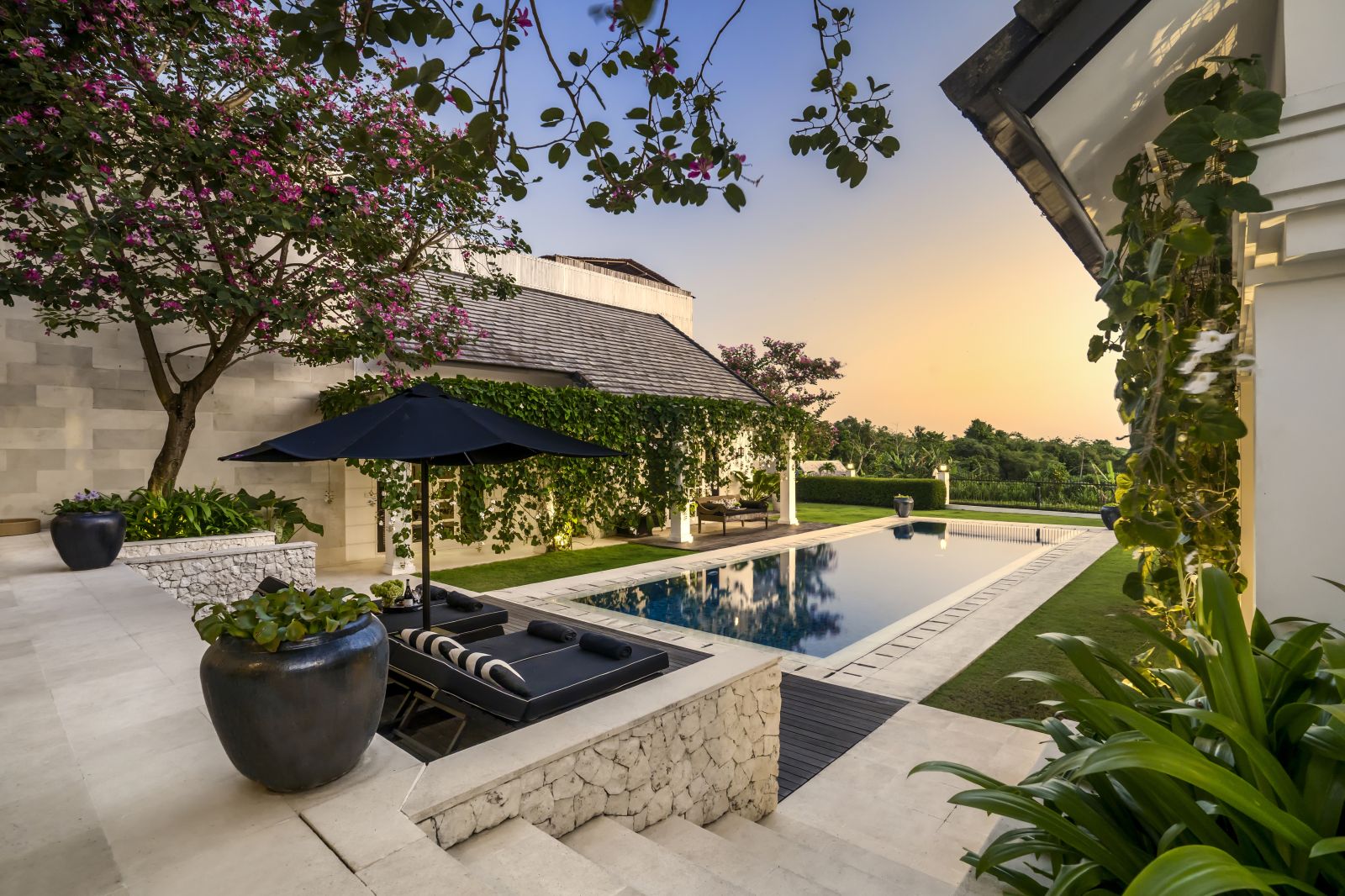 PLANTATION-STYLE FAMILY HOUSE